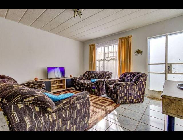 2 BEDROOM TOWNHOUSE FOR SALE IN RAVENSWOOD